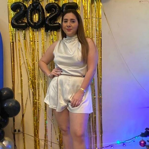 Elegant Albaricoque‎ Satin jumpsuit with asymmetrical mock neck and draped front - Picture 5 of 8